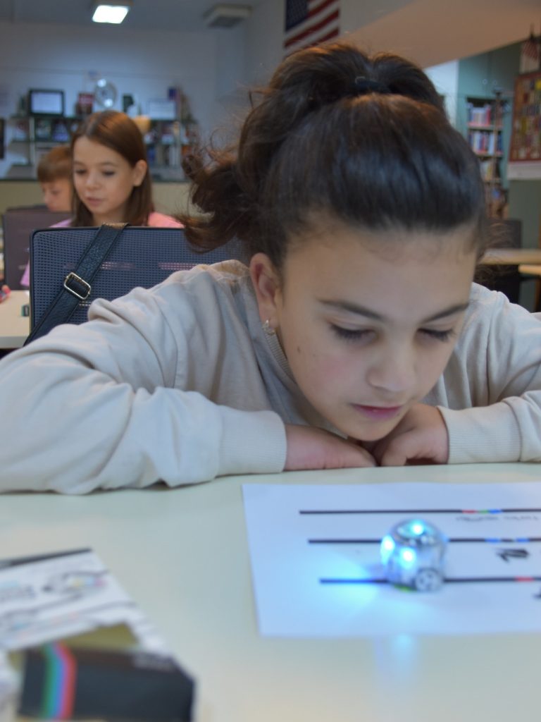 ozobot-scoala-caragiale-american-corner