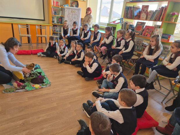 covorul-povestitor-ridichea-uriasa-scoala-cuza