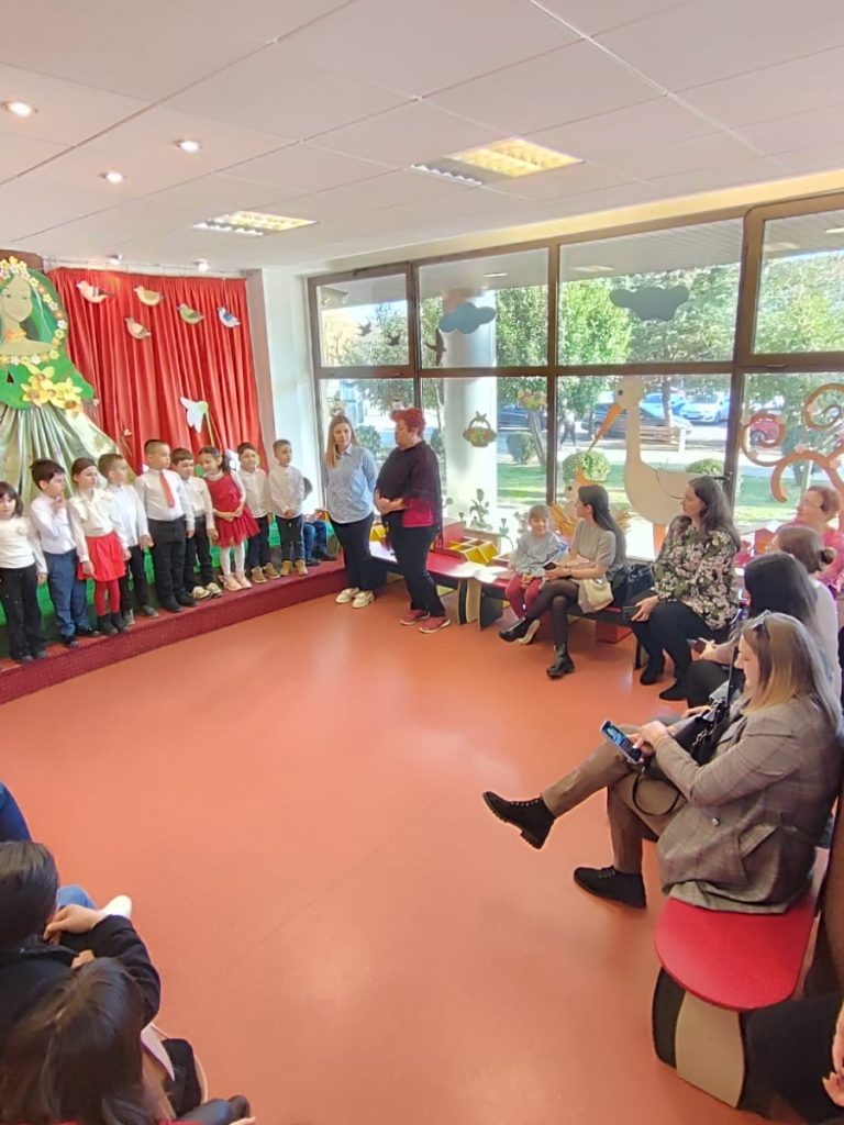 vernisaj-expozitie-te-iubesc-mama