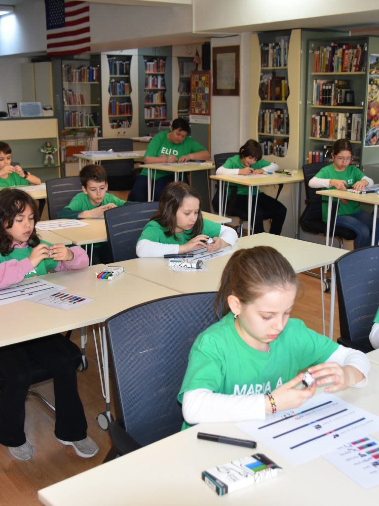 george-cosbuc-ozobot-american-corner-aprilie-2025