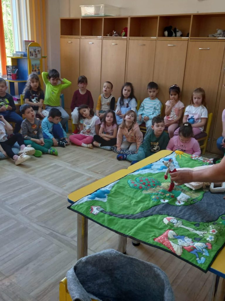 gradinita-floare-de-colt-covor-povestitor-apr-2025