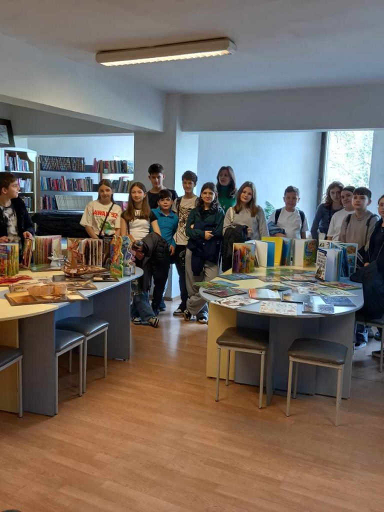 la-pas-prin-biblioteca-aprilie-2025