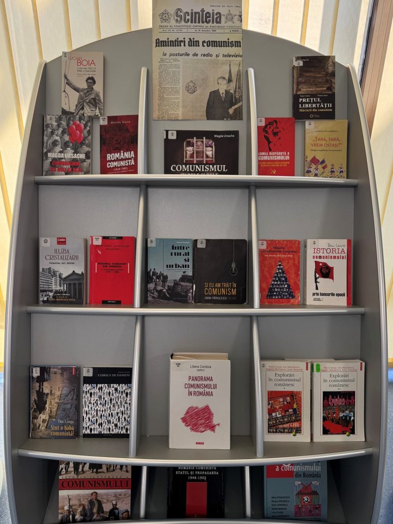 amintiri-din-comunism-expo-carte