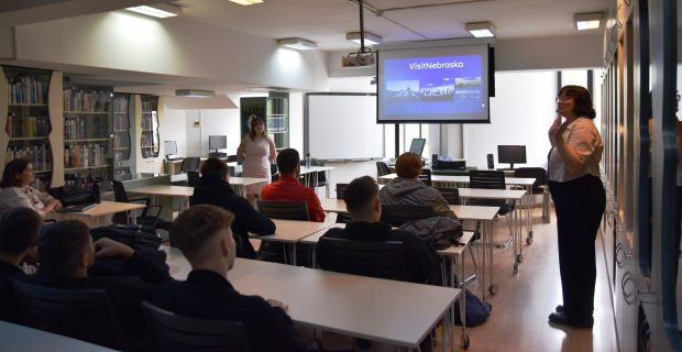 brand-identitate-american-corner