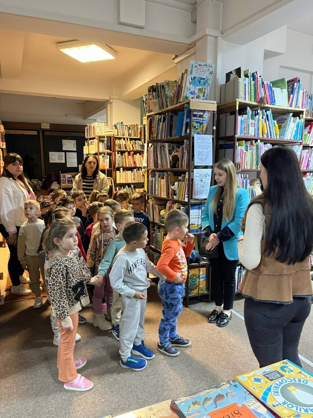 cartea-o-lume-magica-traian