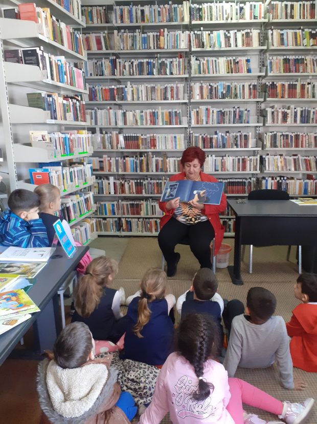 elevi-ion-siugariu-vizita-biblio-caragiale