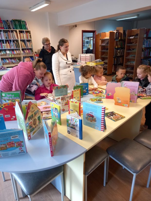 in-lumea-fascinanta-a-bibliotecii-boiu-mare