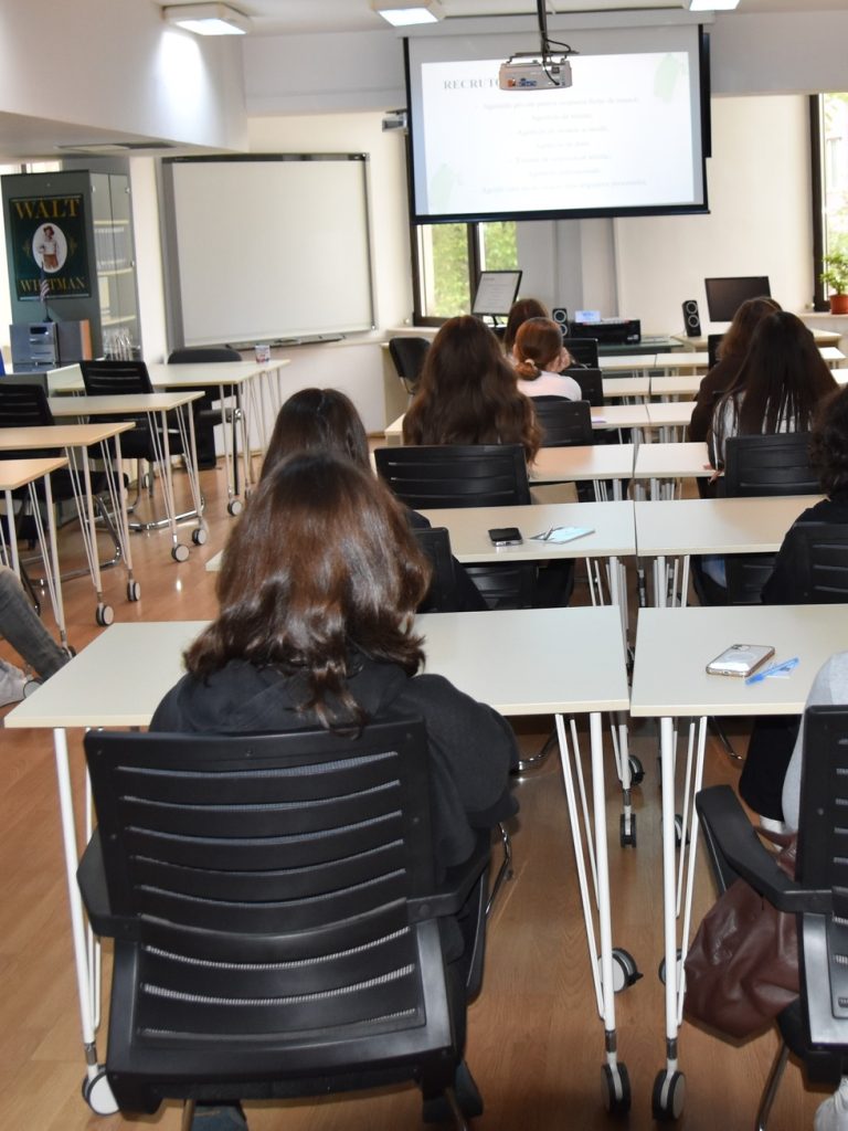 informare-trafic-persoane-american-corner