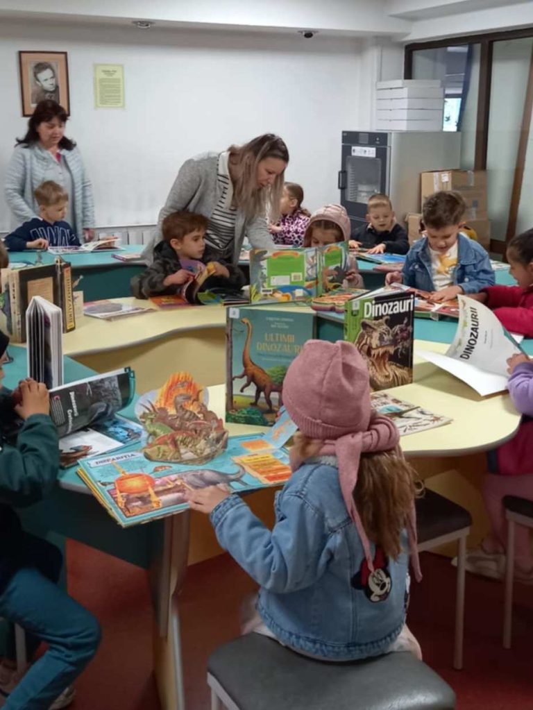 lumea-dinozaurilor-gradinita-ion-creanga