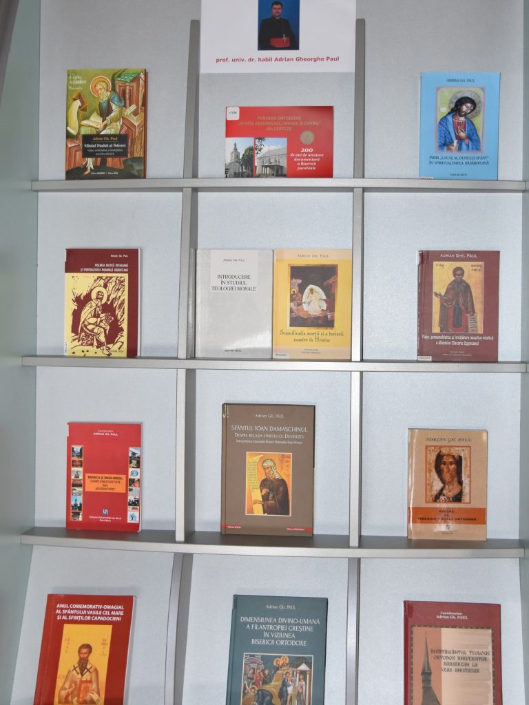 adrian-paul-vitrina-sala