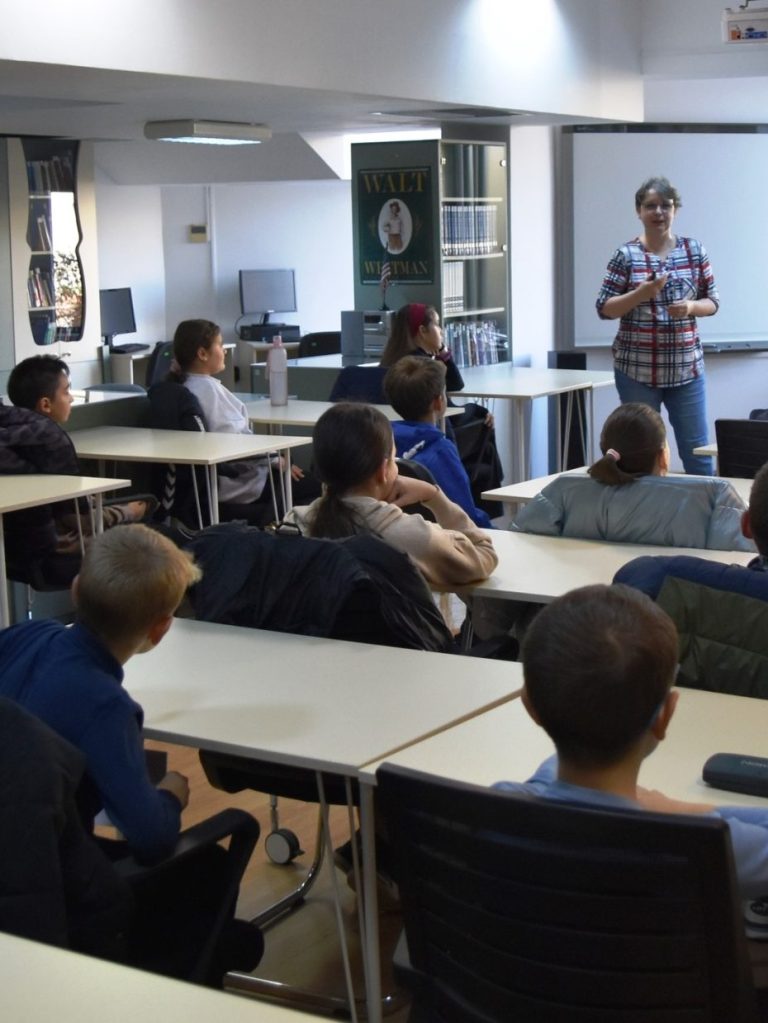 AMERICAN-corner-biblioteci-bantuite