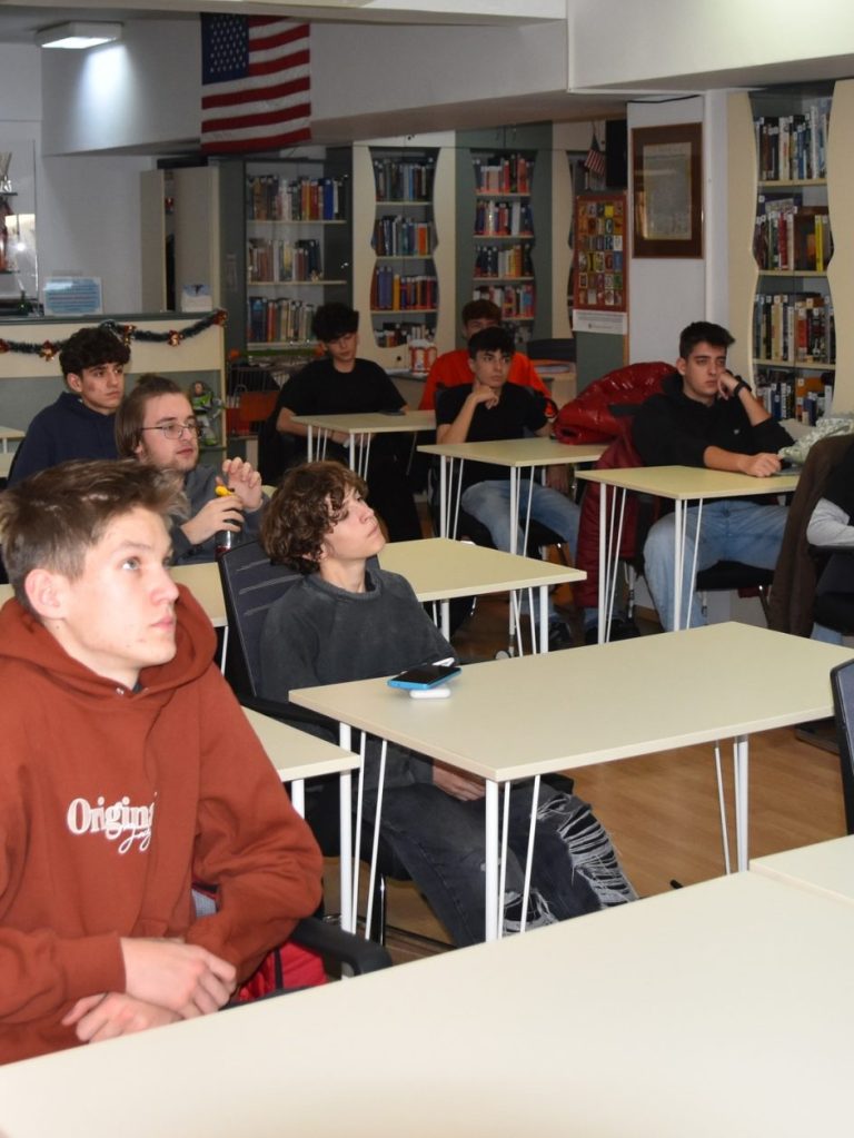 activitate-american-corner-baritiu-dan-coarda