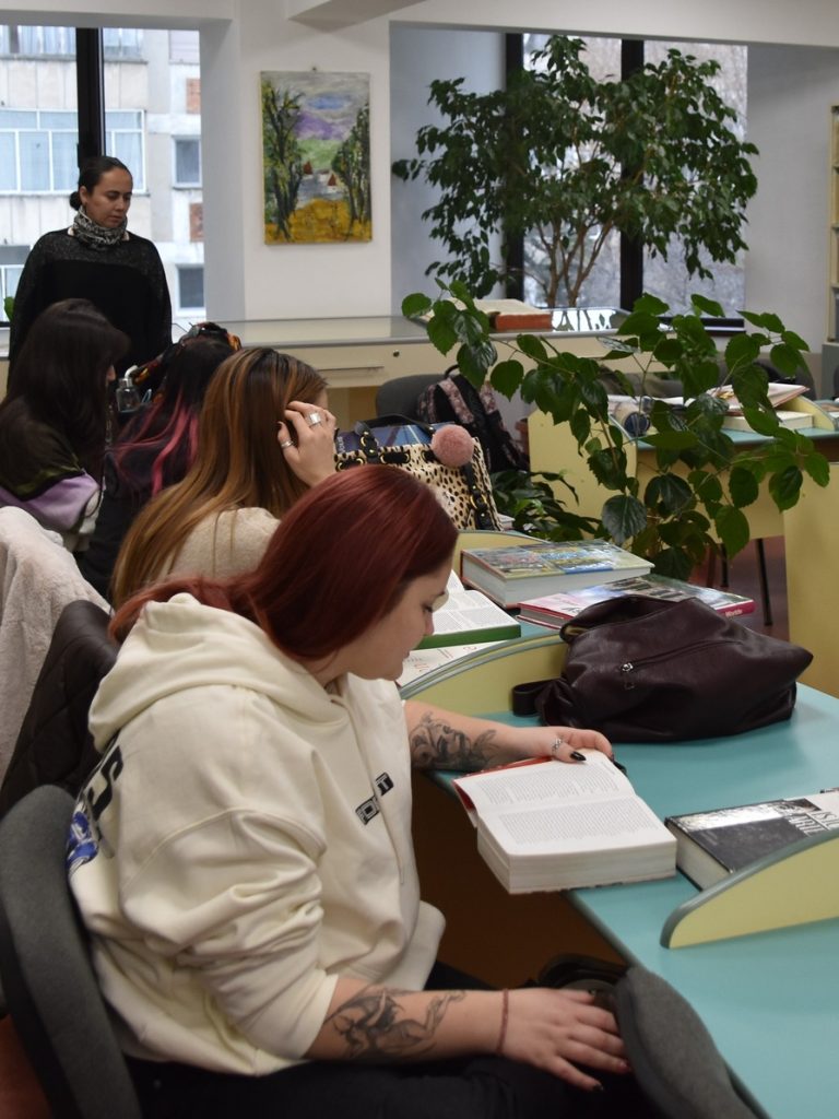 elevi-arte-colectii-speciale-2025